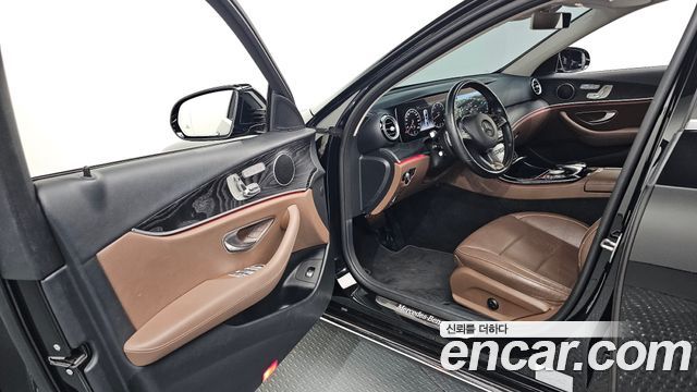 Mercedes-Benz E-Class 2017 — photo 13