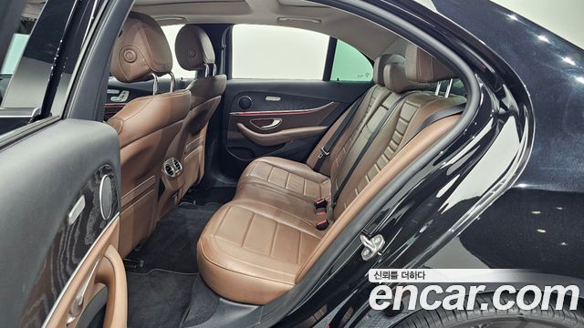 Mercedes-Benz E-Class 2017 — photo 17