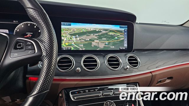 Mercedes-Benz E-Class 2017 — photo 18