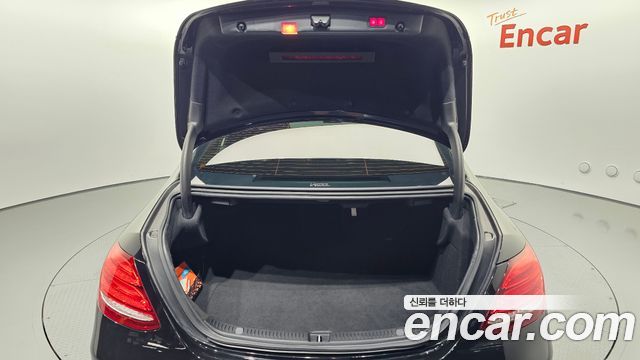 Mercedes-Benz E-Class 2017 — photo 23