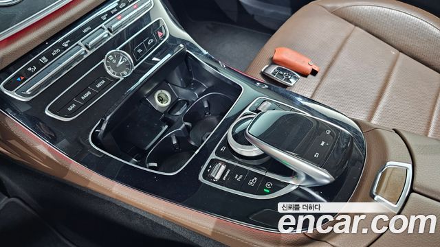 Mercedes-Benz E-Class 2017 — photo 24