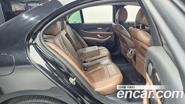 Mercedes-Benz E-Class 2017 — photo 25