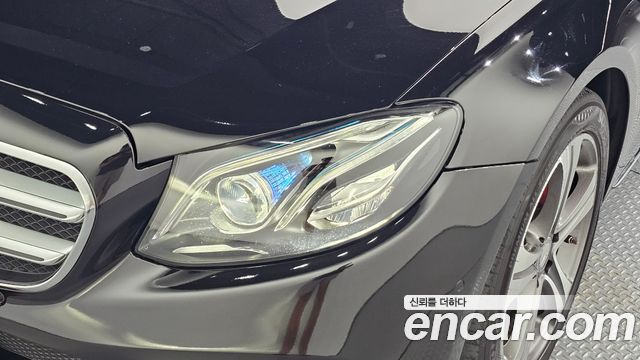 Mercedes-Benz E-Class 2017 — photo 8