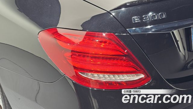 Mercedes-Benz E-Class 2017 — photo 9