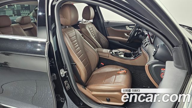 Mercedes-Benz E-Class 2017 — photo 16