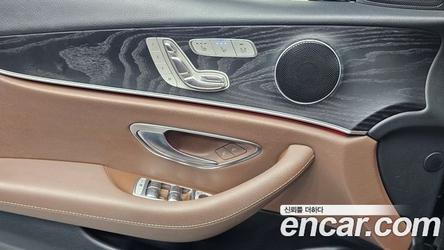 Mercedes-Benz E-Class 2017 — photo 28
