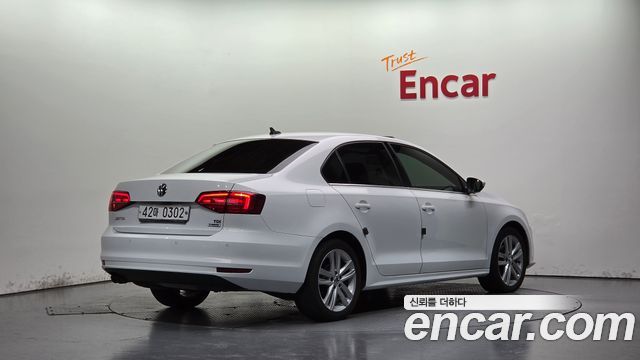 Volkswagen Jetta 2015 — photo 2
