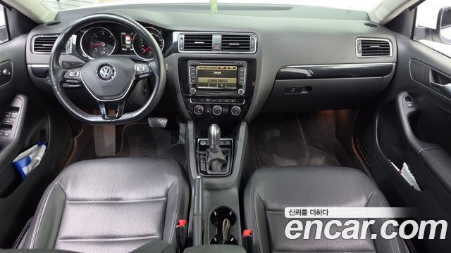 Volkswagen Jetta 2015 — photo 10