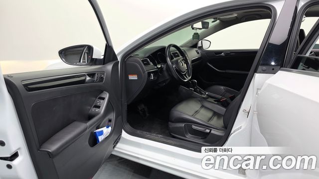 Volkswagen Jetta 2015 — photo 13
