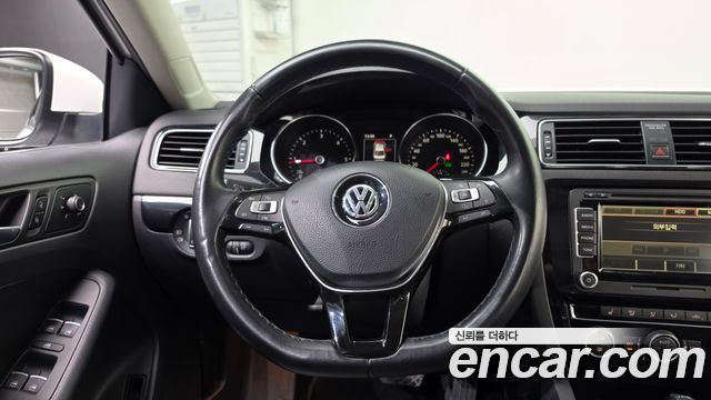 Volkswagen Jetta 2015 — photo 19