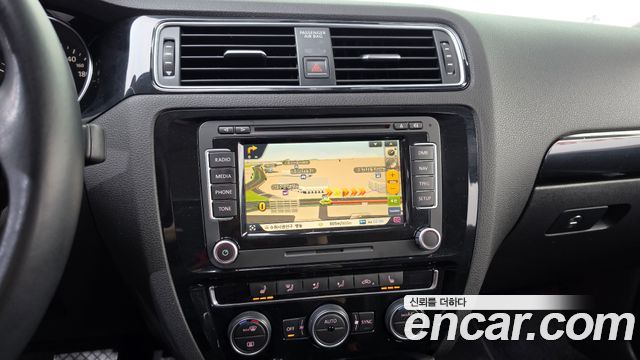Volkswagen Jetta 2015 — photo 20