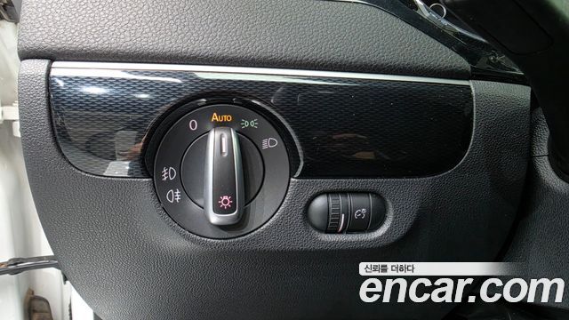 Volkswagen Jetta 2015 — photo 24