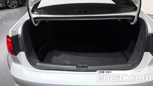 Volkswagen Jetta 2015 — photo 26