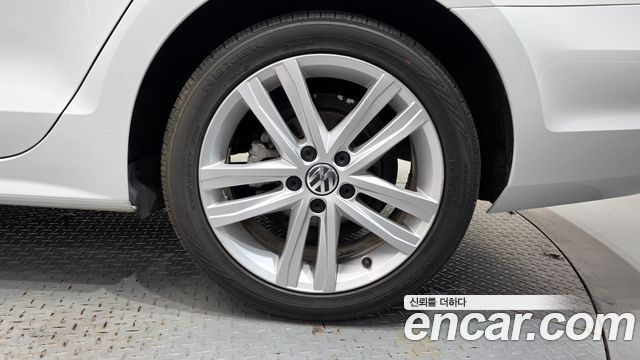Volkswagen Jetta 2015 — photo 7