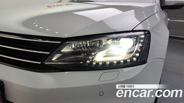 Volkswagen Jetta 2015 — photo 8