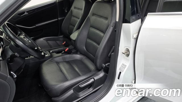 Volkswagen Jetta 2015 — photo 29