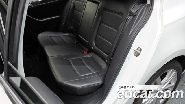 Volkswagen Jetta 2015 — photo 30
