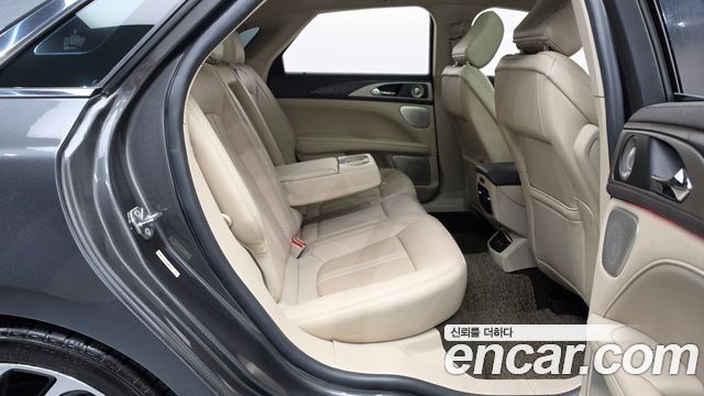 Lincoln MKZ 2020 — photo 11
