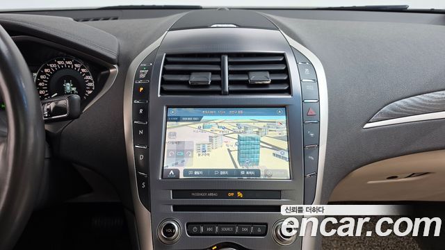 Lincoln MKZ 2020 — photo 12