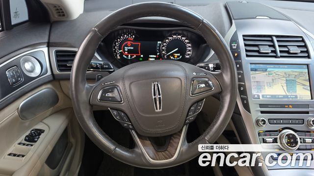 Lincoln MKZ 2020 — photo 13