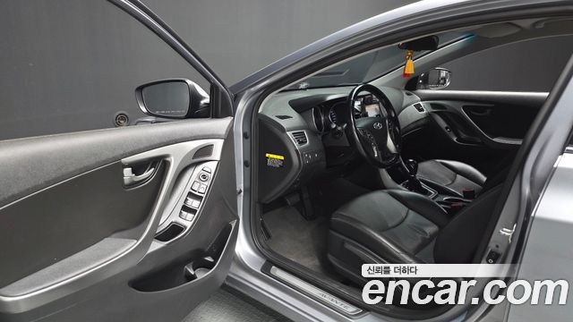 Hyundai AVANTE 2015 — photo 10