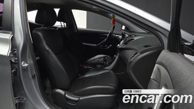 Hyundai AVANTE 2015 — photo 11