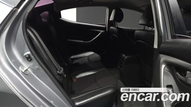 Hyundai AVANTE 2015 — photo 12