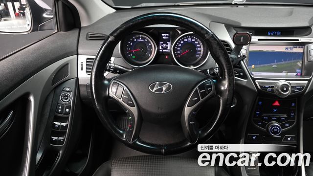 Hyundai AVANTE 2015 — photo 13