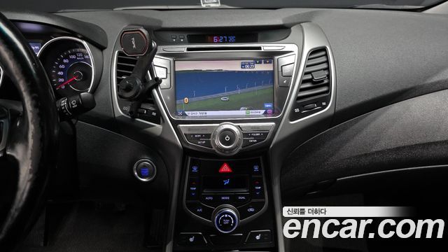 Hyundai AVANTE 2015 — photo 14