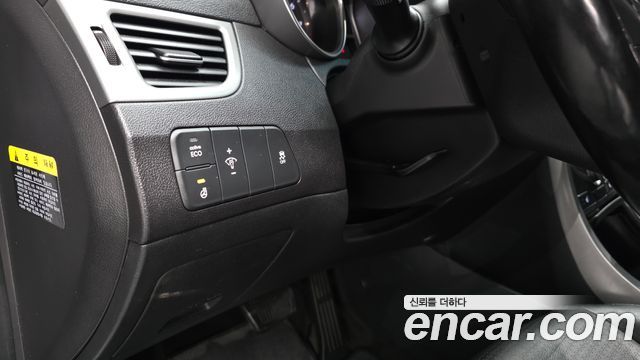Hyundai AVANTE 2015 — photo 17