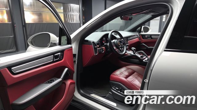 Porsche Cayenne 2023 — photo 10