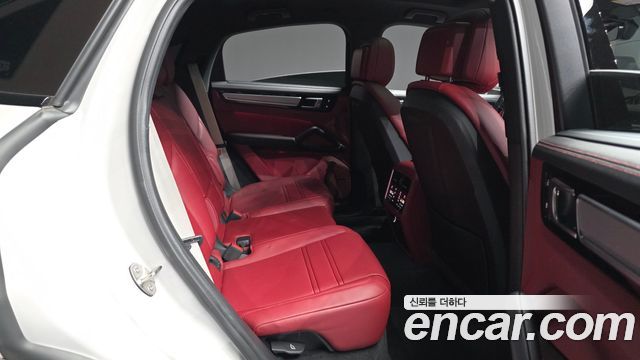 Porsche Cayenne 2023 — photo 12