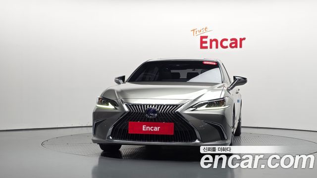 Lexus ES 2019 — photo 3