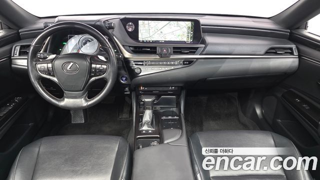 Lexus ES 2019 — photo 10