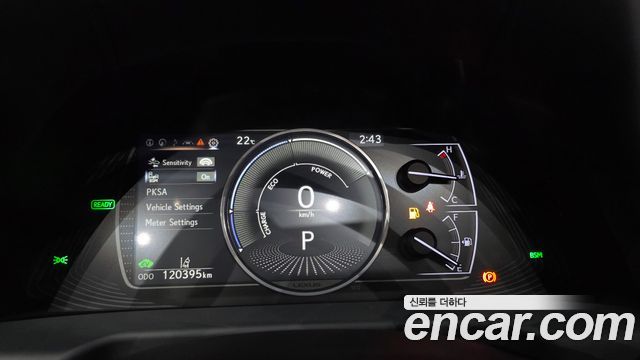 Lexus ES 2019 — photo 11