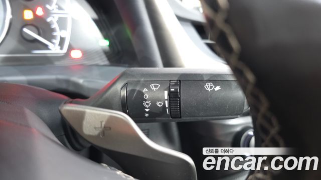 Lexus ES 2019 — photo 30
