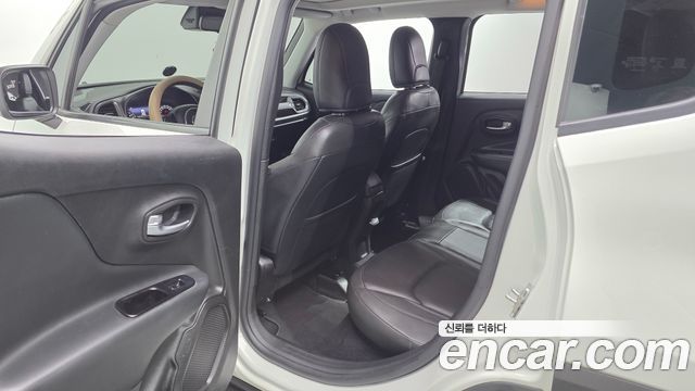 Jeep Renegade 2021 — photo 17