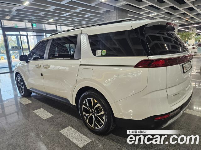 Kia Canival 2023 — photo 4