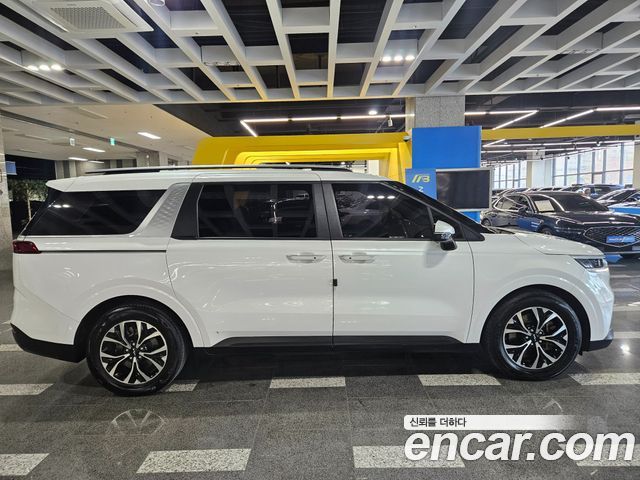 Kia Canival 2023 — photo 6