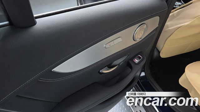 Mercedes-Benz GLC-Class 2018 — photo 15