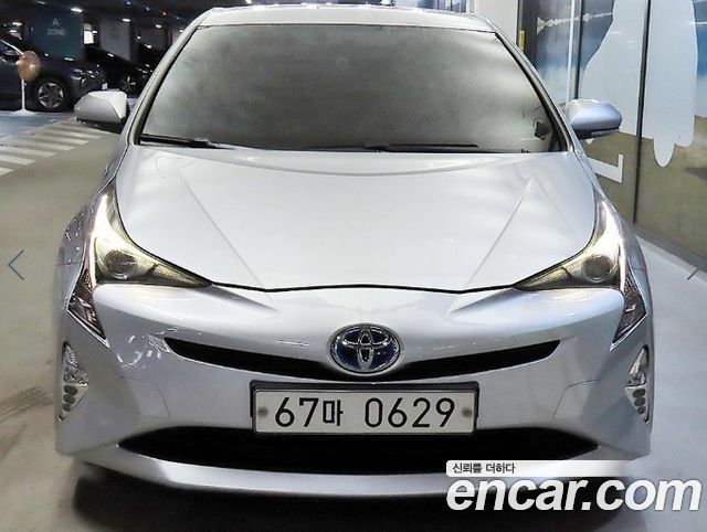 Toyota Prius 2016 — photo 2