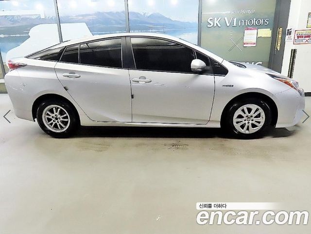 Toyota Prius 2016 — photo 3