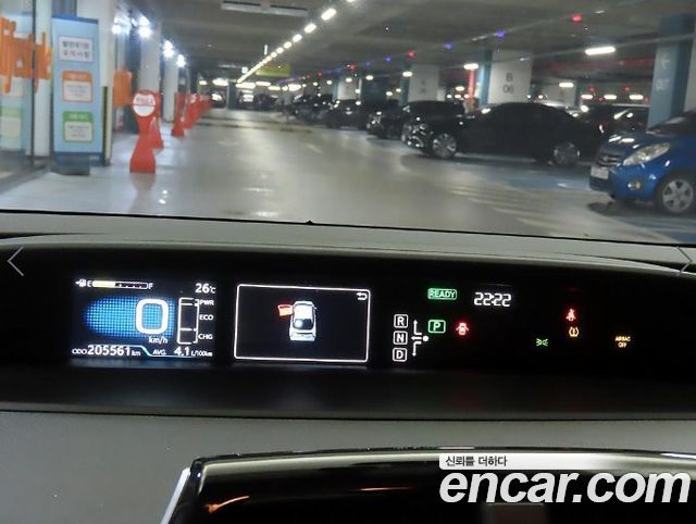 Toyota Prius 2016 — photo 9
