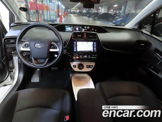 Toyota Prius 2016 — photo 10