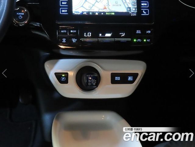 Toyota Prius 2016 — photo 12