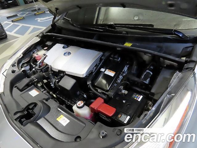 Toyota Prius 2016 — photo 17