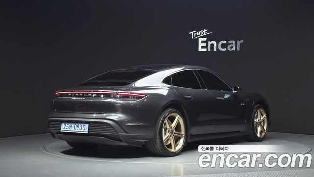 Porsche Taycan 2021 — photo 2