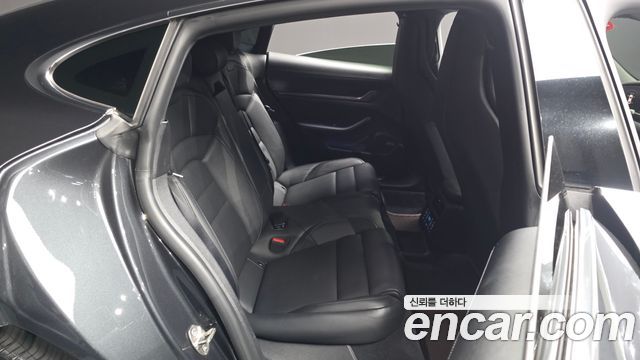 Porsche Taycan 2021 — photo 18