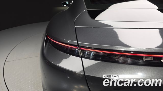 Porsche Taycan 2021 — photo 9