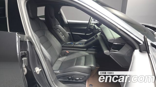Porsche Taycan 2021 — photo 16